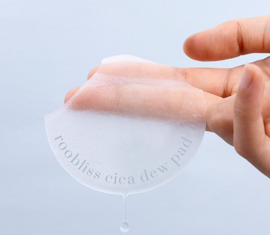 Cica Dew pad soaked in essence held in hand